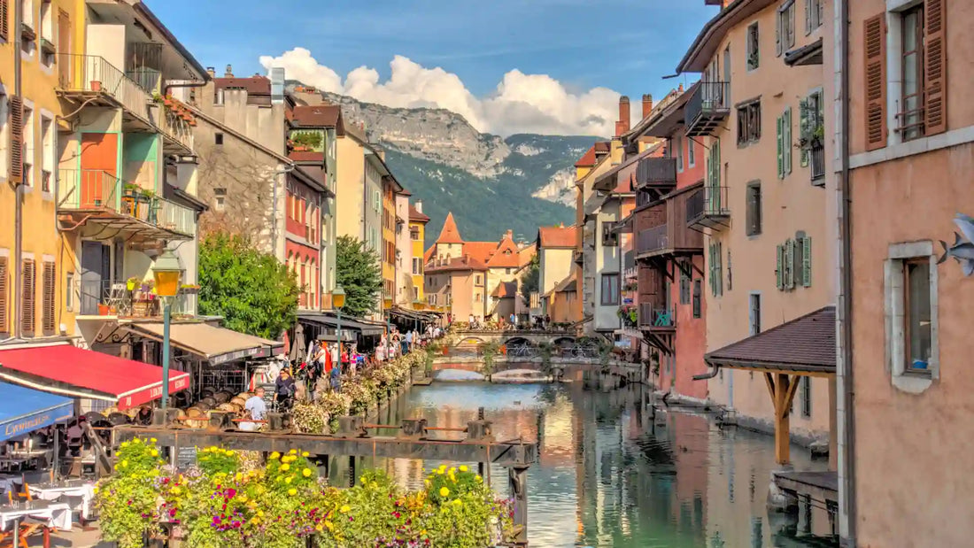 Où chiner des vêtements vintage à annecy : les meilleures adresses locales
