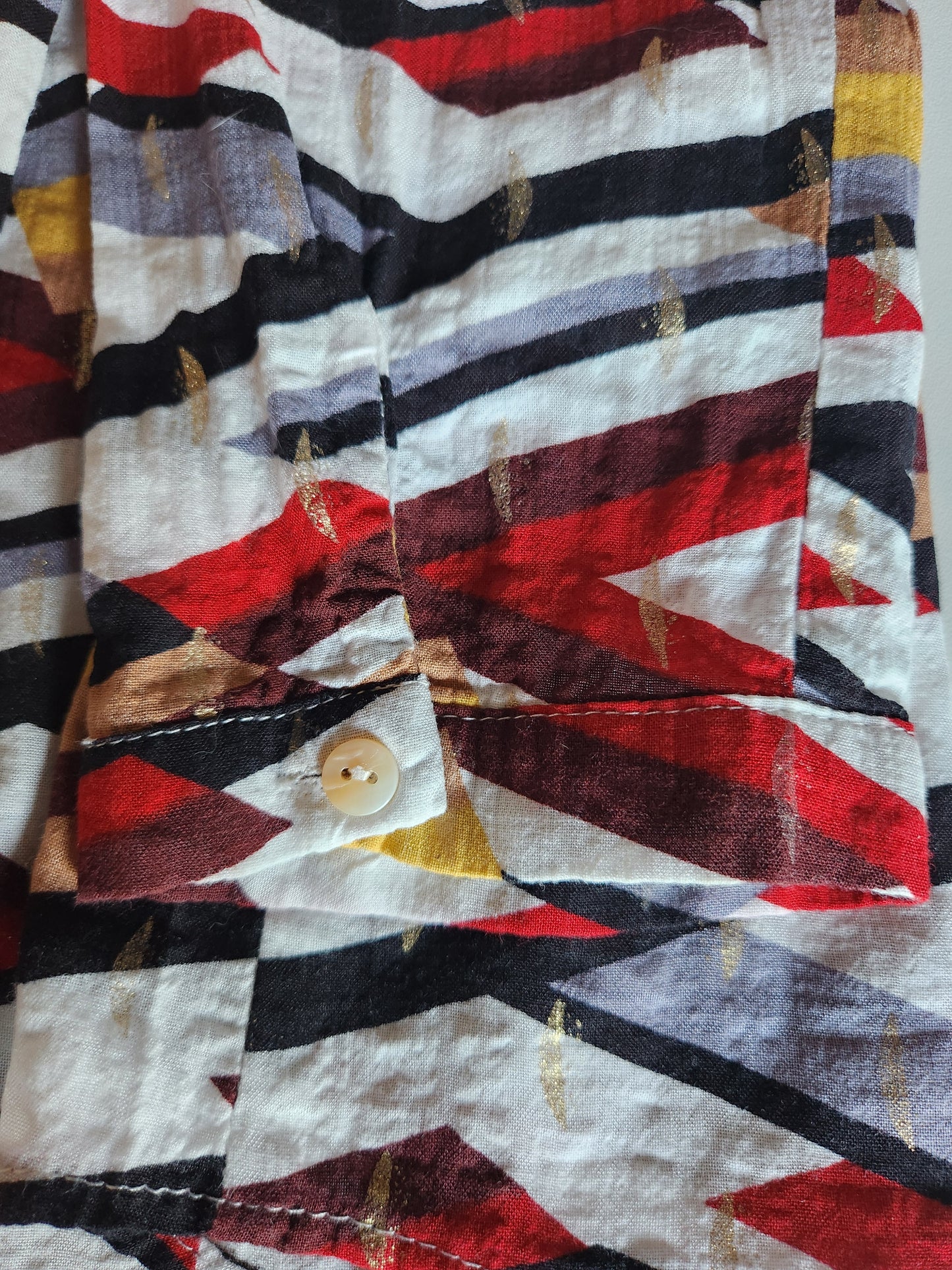 Blouse colorée avec touche de doré Season