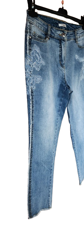 Jean avec strass et broderies Punt Roma