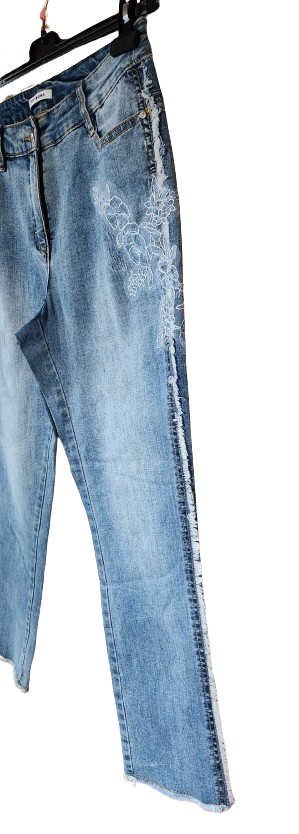 Jean avec strass et broderies Punt Roma