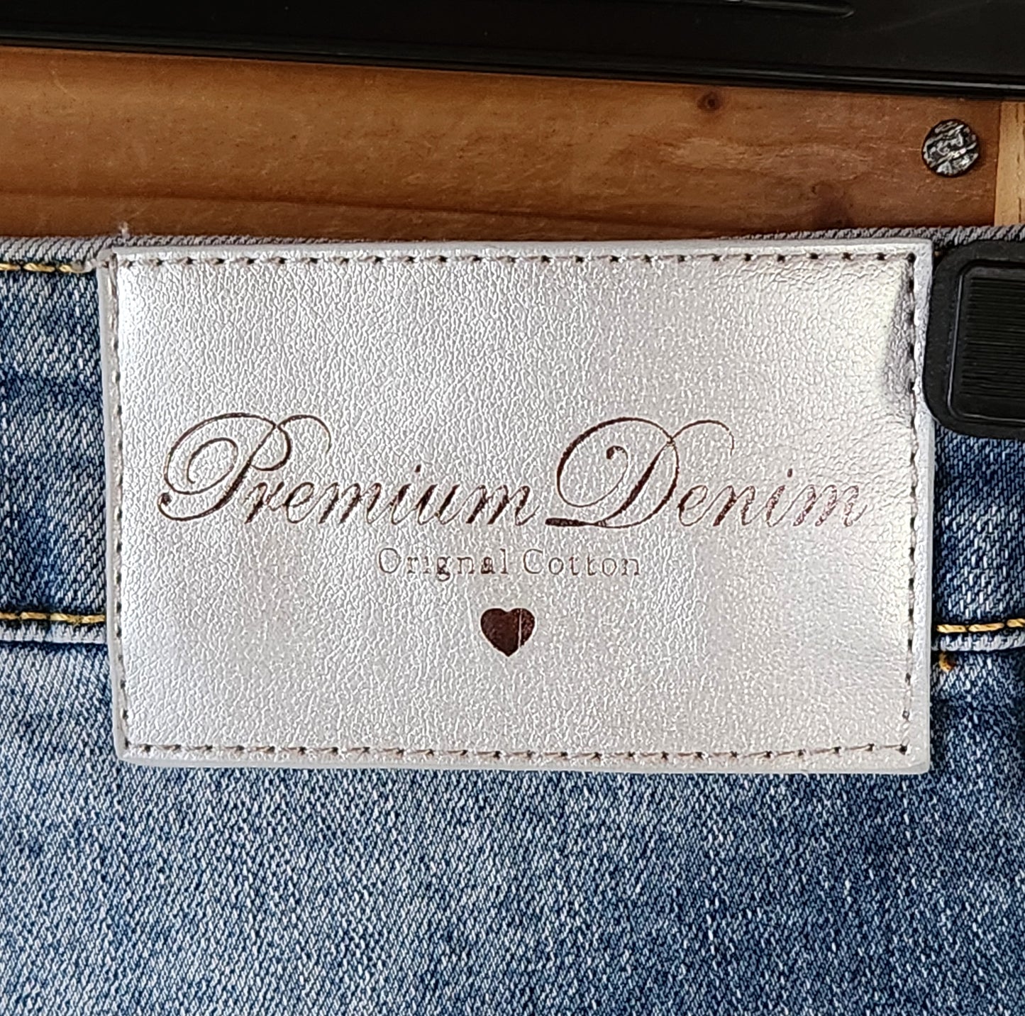Jean avec strass et broderies Punt Roma