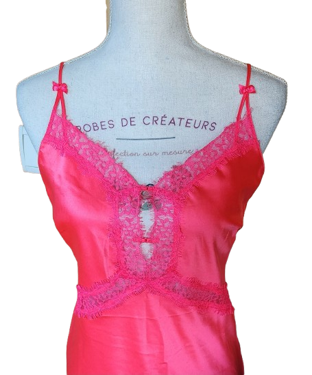 Nuisette satinée avec dentelle Darjeeling