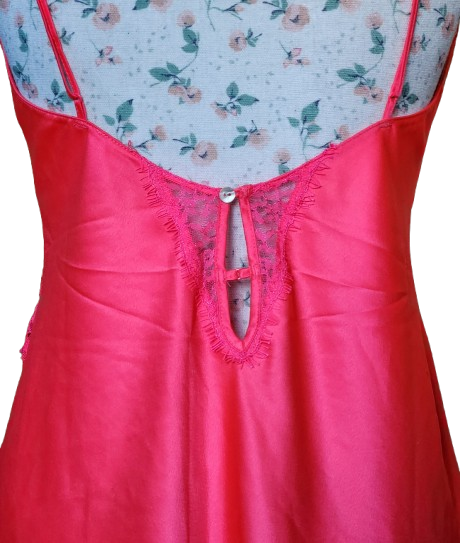 Nuisette satinée avec dentelle Darjeeling