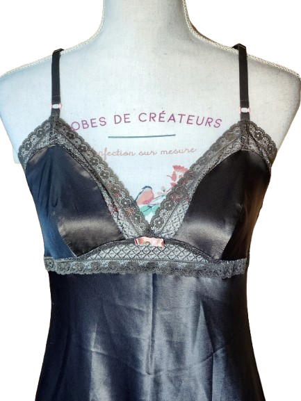 Nuisette satinée avec dentelle Darjeeling
