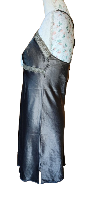 Nuisette satinée avec dentelle Darjeeling