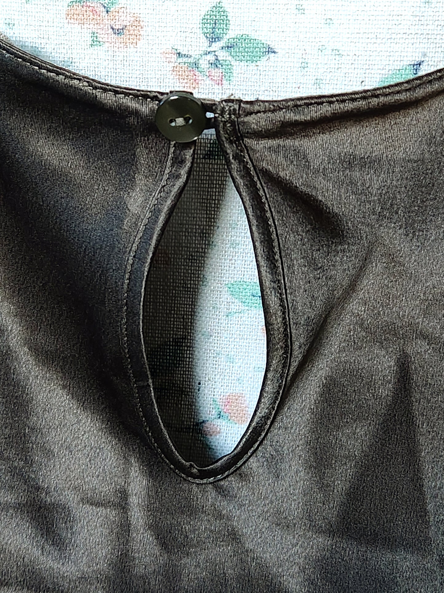 Nuisette satinée avec dentelle Darjeeling