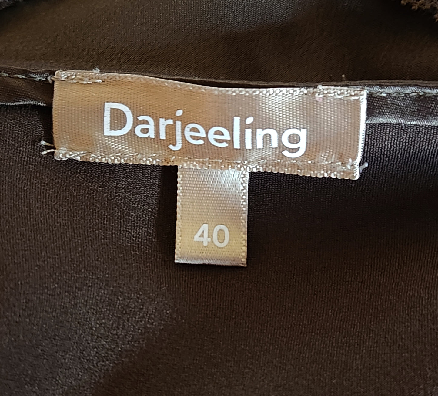Nuisette satinée avec dentelle Darjeeling
