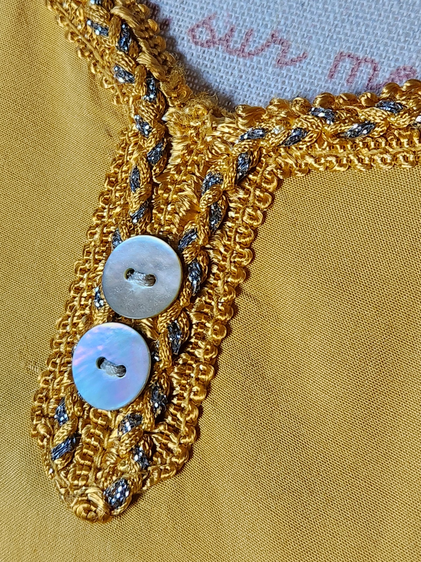 Blouse fluide avec col brodé