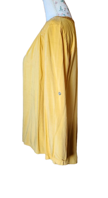Blouse fluide avec col brodé