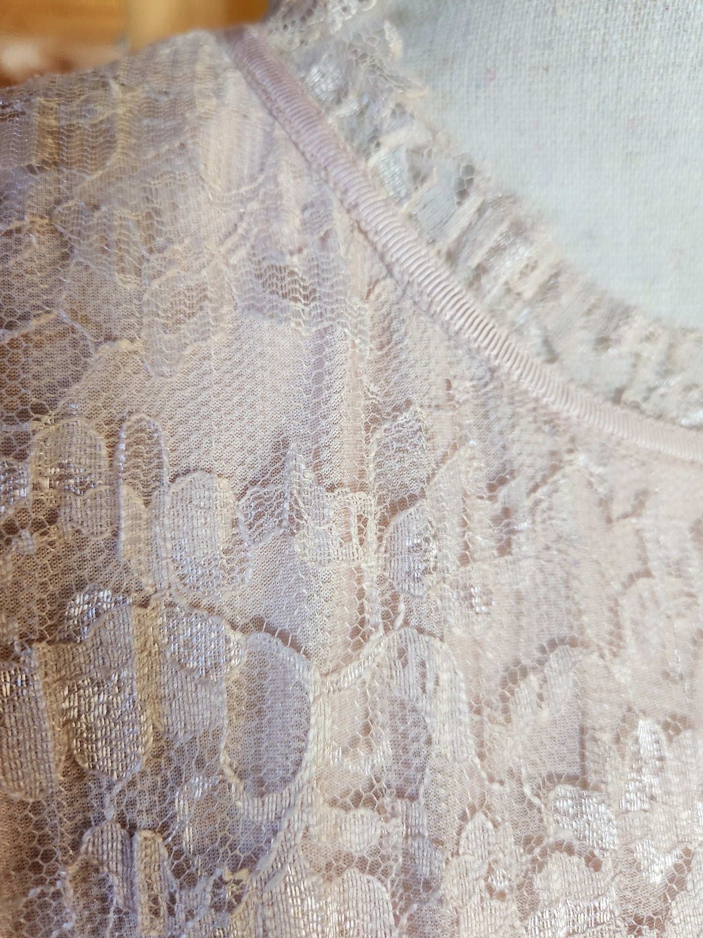 Débardeur habillé en fine dentelle