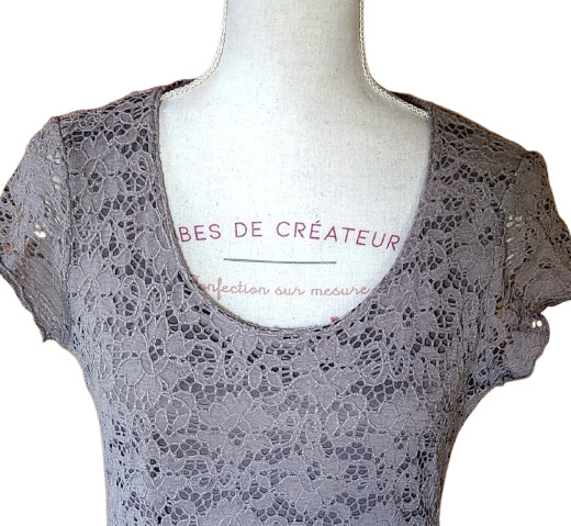 Robe en dentelle avec volants Armand Thiery