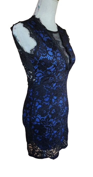 Robe moulante en dentelle noire Made in Italy