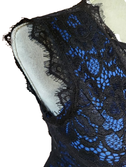 Robe moulante en dentelle noire Made in Italy
