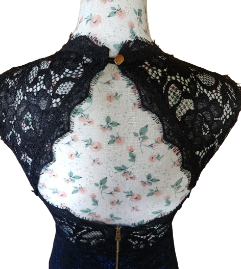Robe moulante en dentelle noire Made in Italy