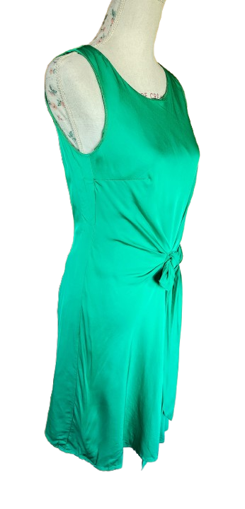 Jolie robe satinée CAROLL
