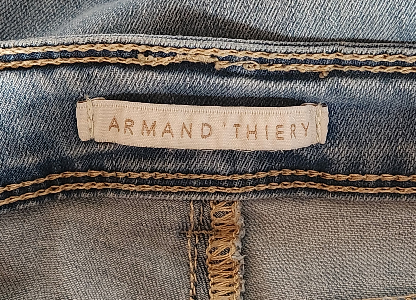 Pantacourt en jean Armand Thiery