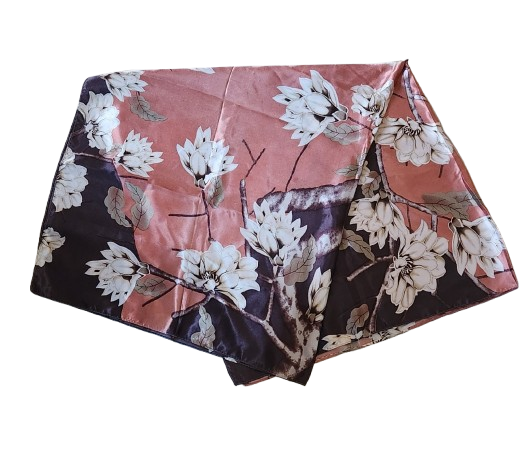 Grand foulard satiné imprimé floral