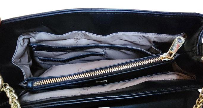 Magnifique sac à main avec chaîne dorée GUESS