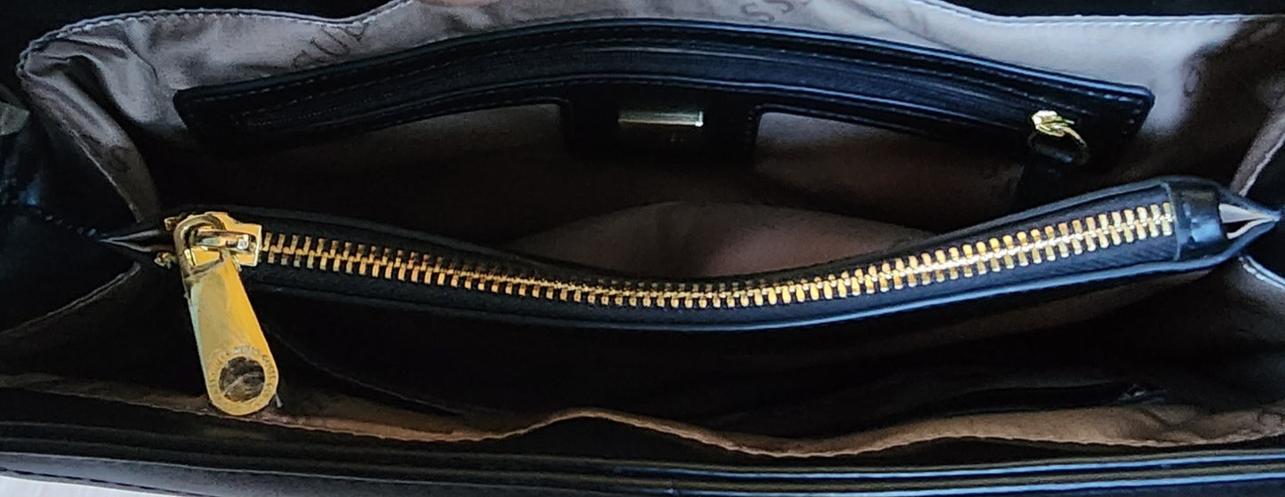 Magnifique sac à main avec chaîne dorée GUESS