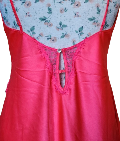 Nuisette satinée avec dentelle Darjeeling