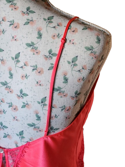 Nuisette satinée avec dentelle Darjeeling