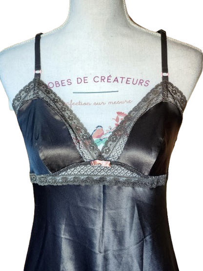 Nuisette satinée avec dentelle Darjeeling