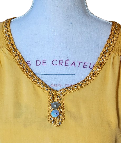 Blouse fluide avec col brodé