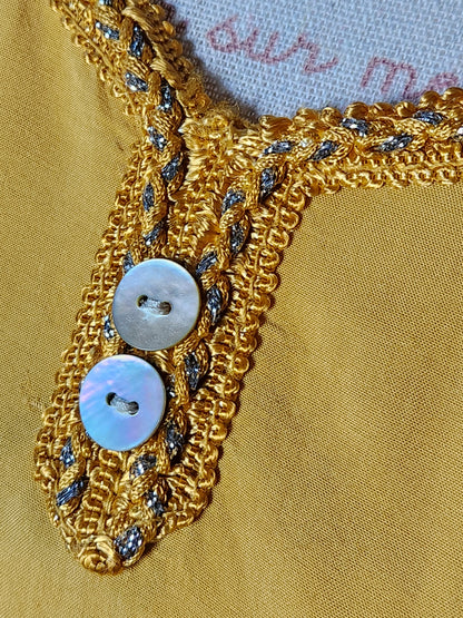 Blouse fluide avec col brodé