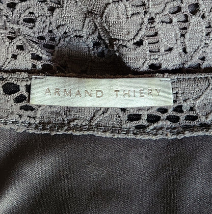 Robe en dentelle avec volants Armand Thiery