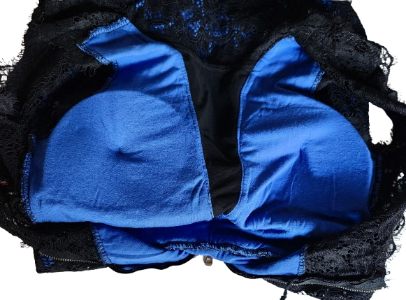 Robe moulante en dentelle noire Made in Italy