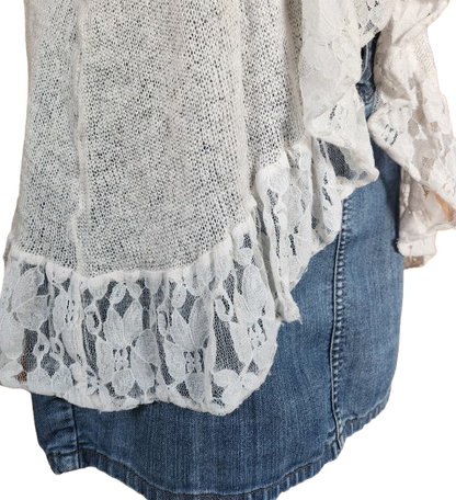 Gilet bohème en maille fine et dentelle