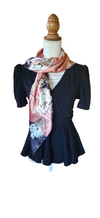 Grand foulard satiné imprimé floral